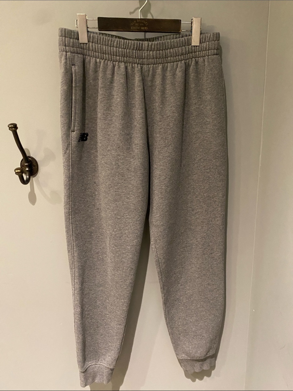 New Balance Fleece Sweatpants/Joggers w Embroidered Logo